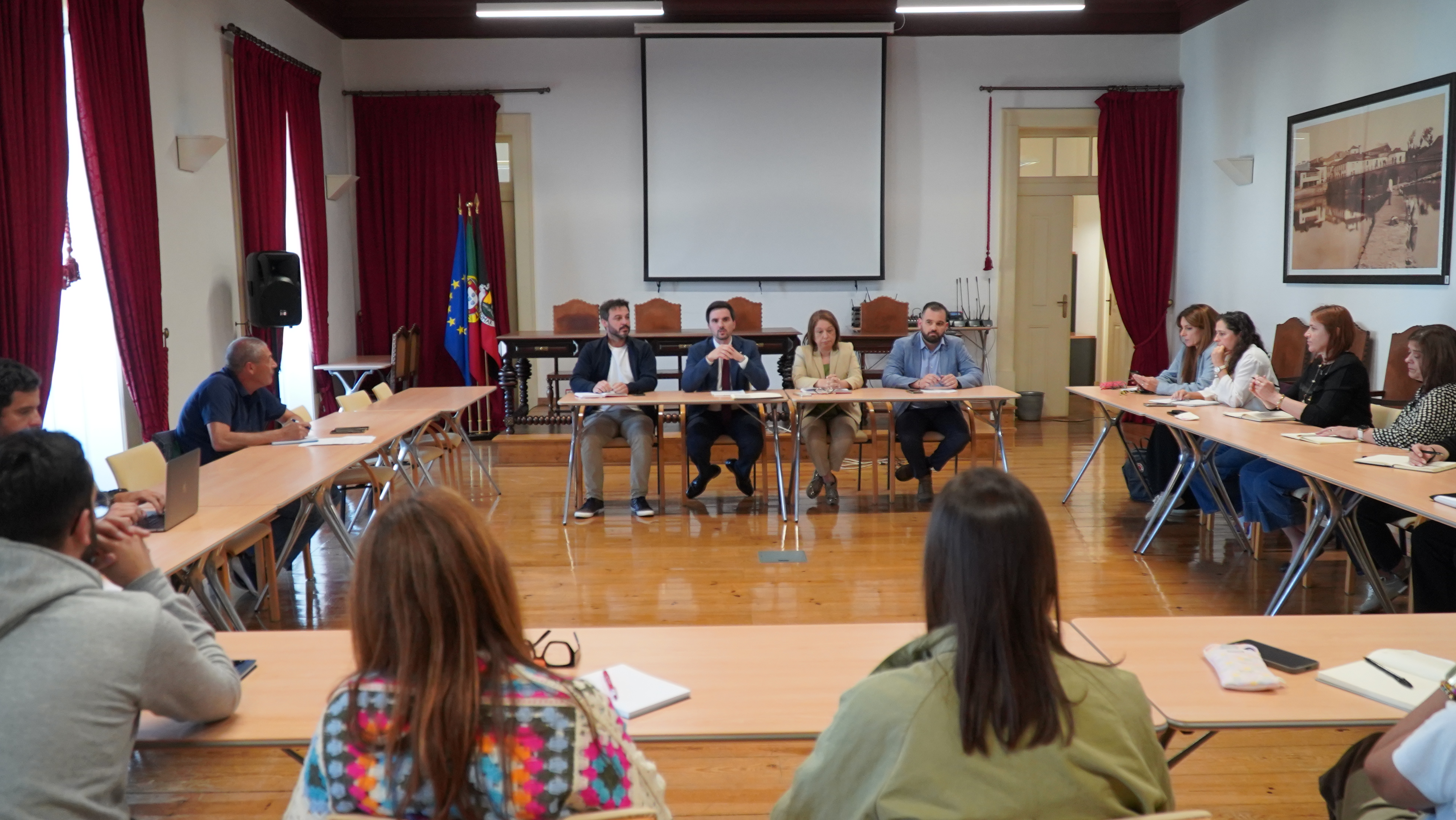 Município de Tomar estuda novo modelo de funcionamento das AEC e AAAF para garantir mais qualidade, estabilidade e coerência educativa