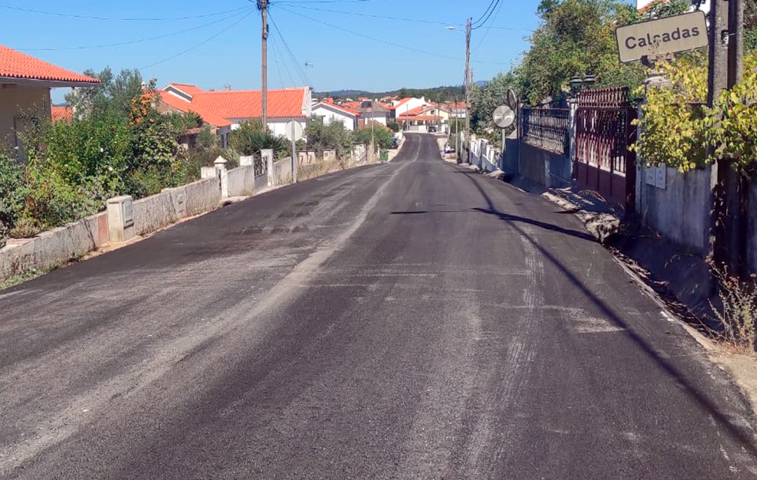 Pavimentação concluída na Rua da Felicidade e na Rua Júlio Lopes Carvalheiro